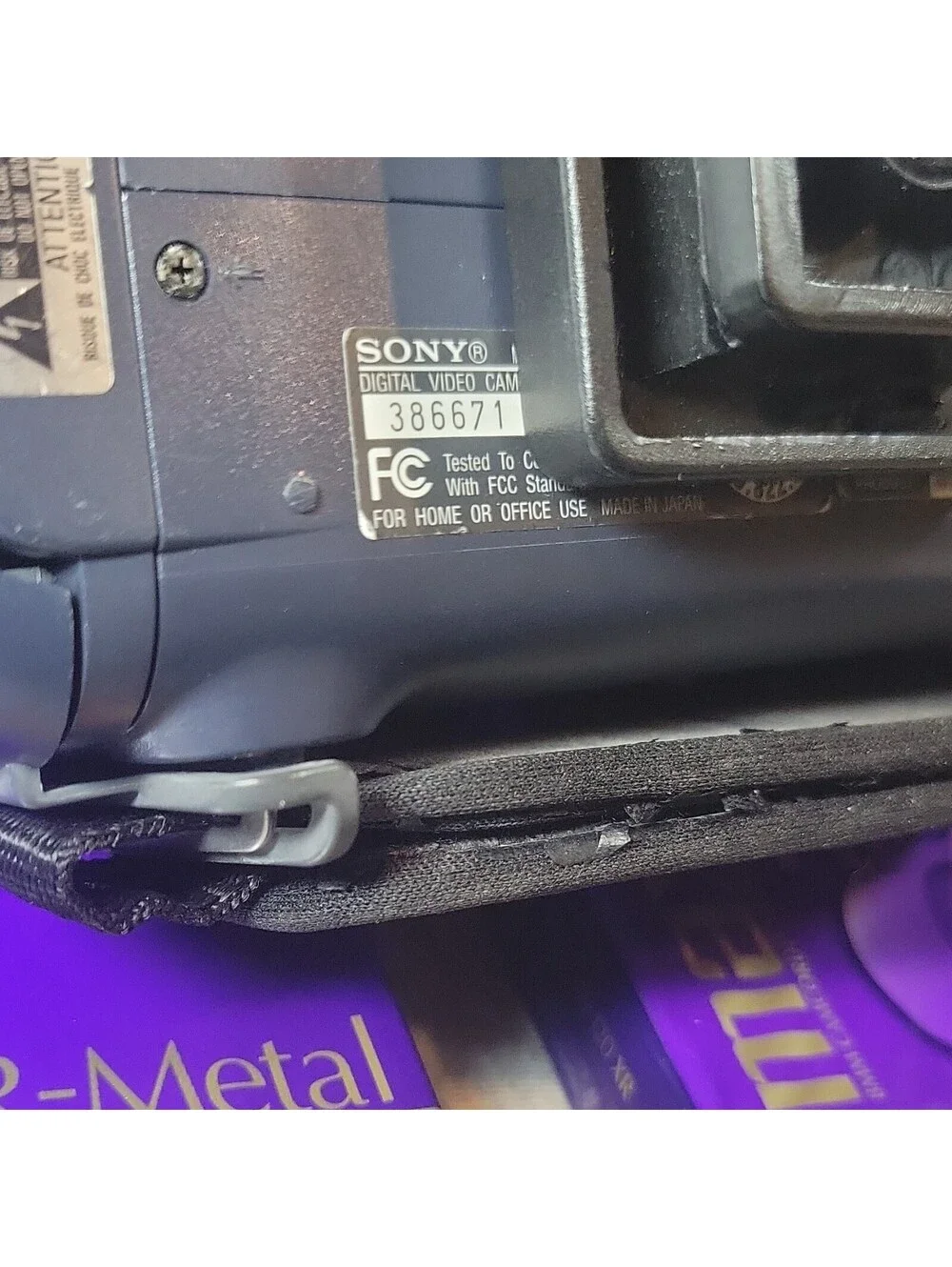Sony DCR-TRV140 Handycam Digital8/Hi8 60x NightShot w/ Bag Remote Tapes